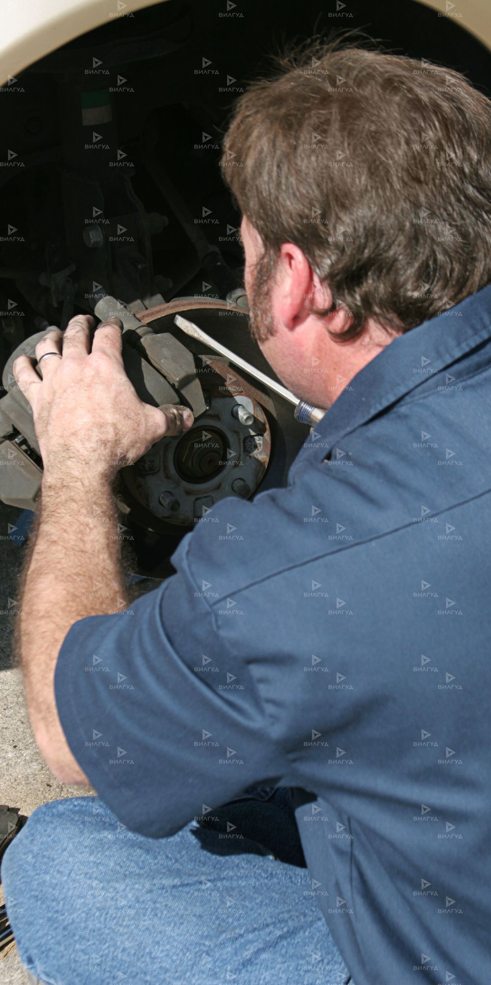 Замена передних и задних тормозных колодок ручного тормоза Chevrolet в Темрюке