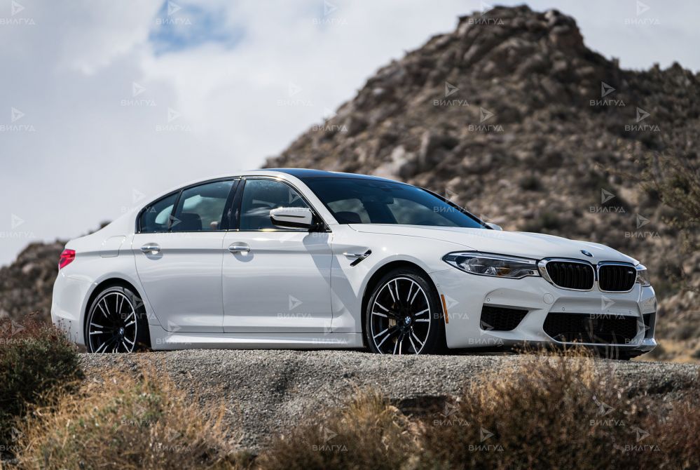 Замена опоры АКПП BMW M5 в Темрюке