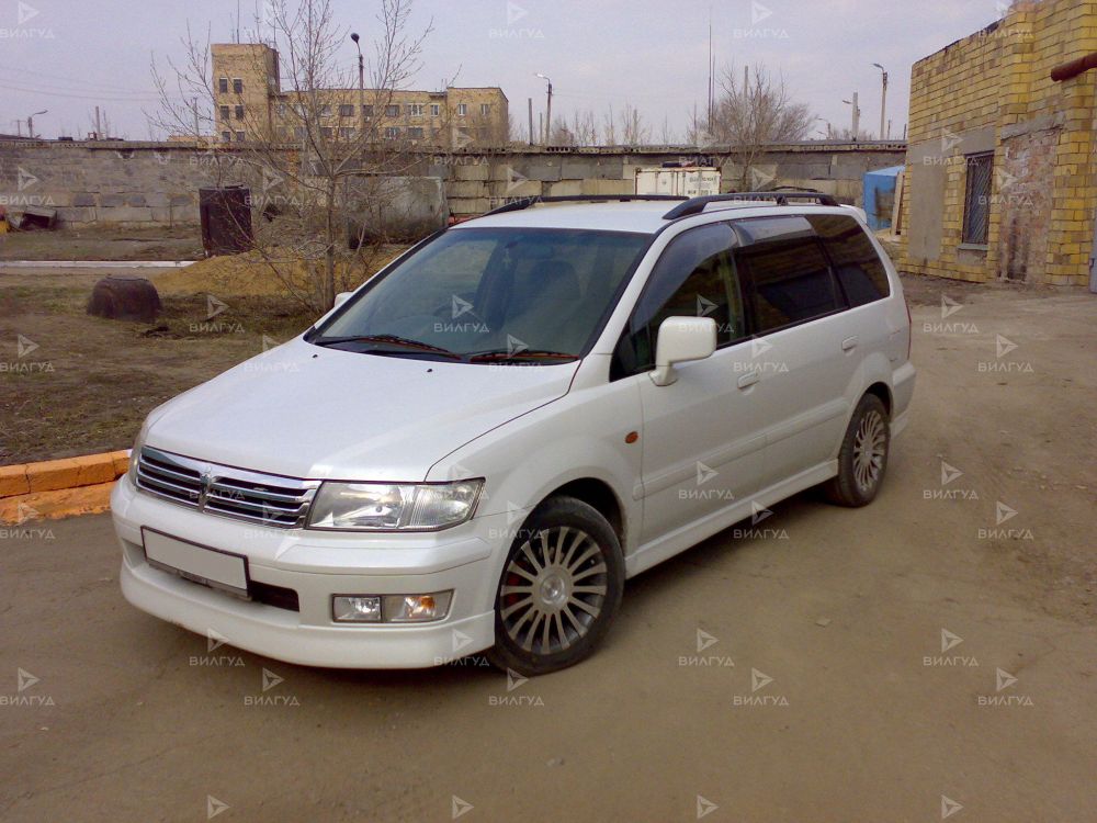 Замена водяного насоса Mitsubishi Chariot в Темрюке